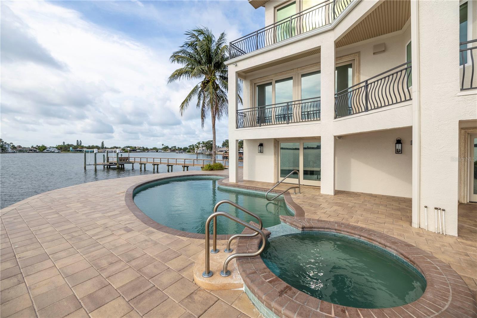 THREE PALMS POINT UNIT TEN - Residential