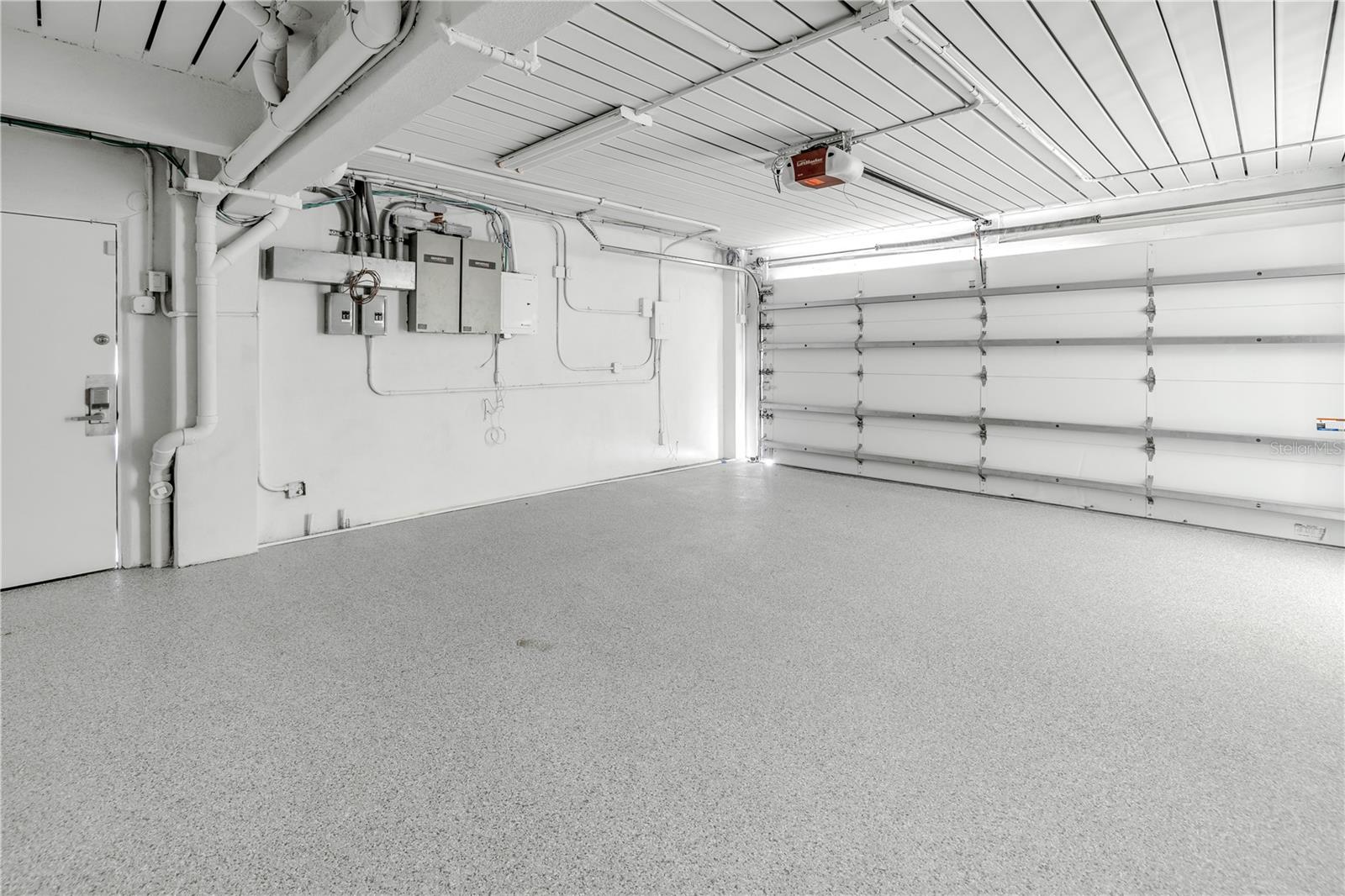 THREE PALMS POINT UNIT TEN - Residential