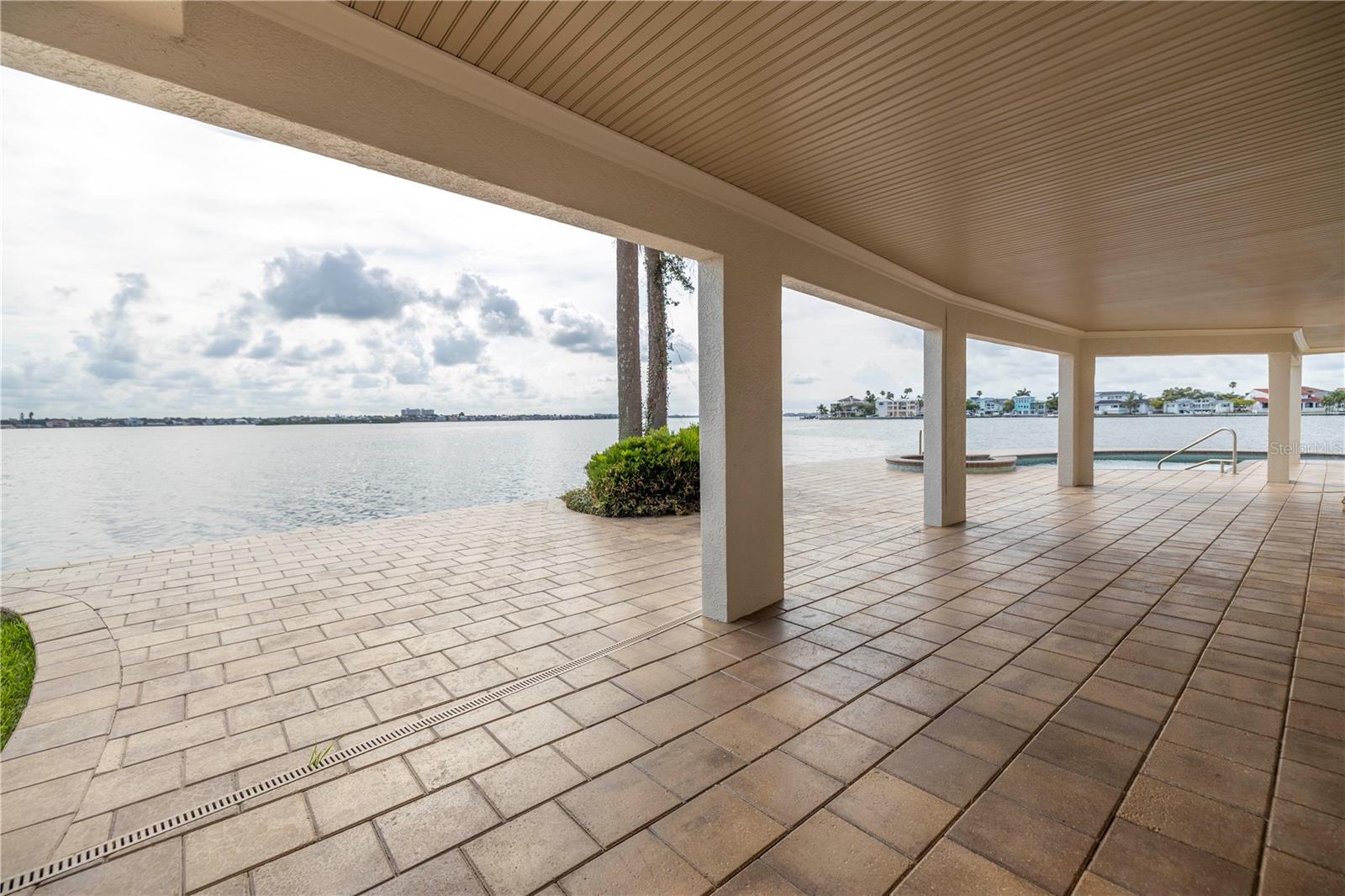 THREE PALMS POINT UNIT TEN - Residential