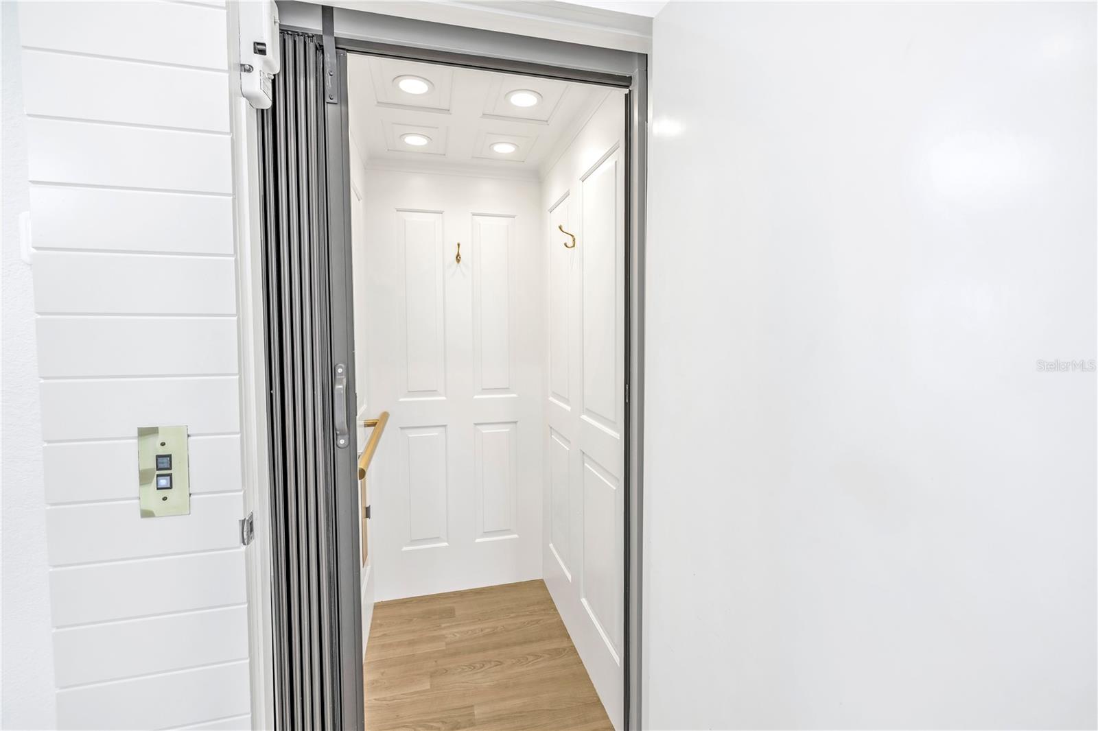 THREE PALMS POINT UNIT TEN - Residential