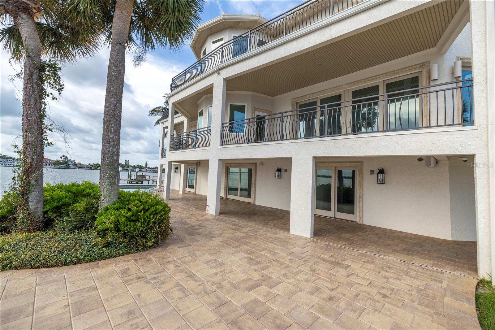 THREE PALMS POINT UNIT TEN - Residential