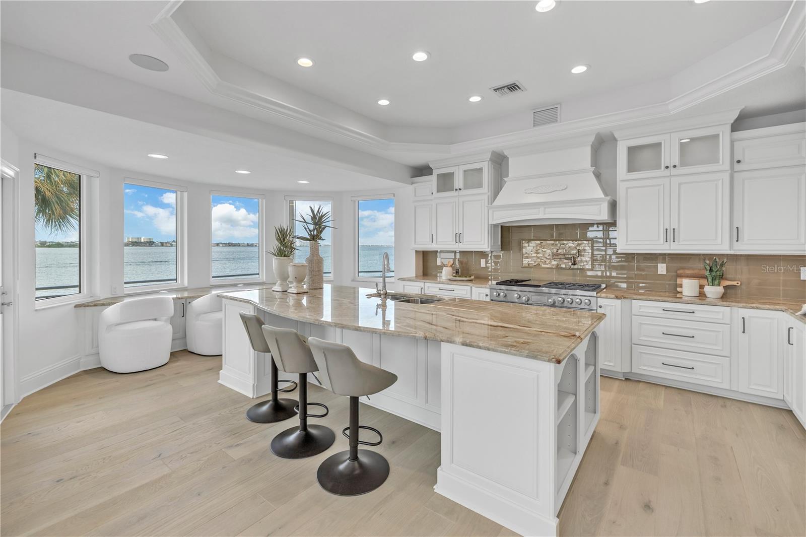 THREE PALMS POINT UNIT TEN - Residential