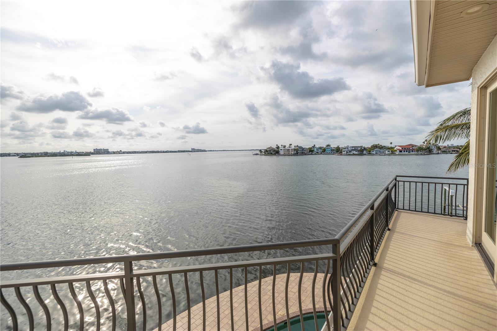 THREE PALMS POINT UNIT TEN - Residential