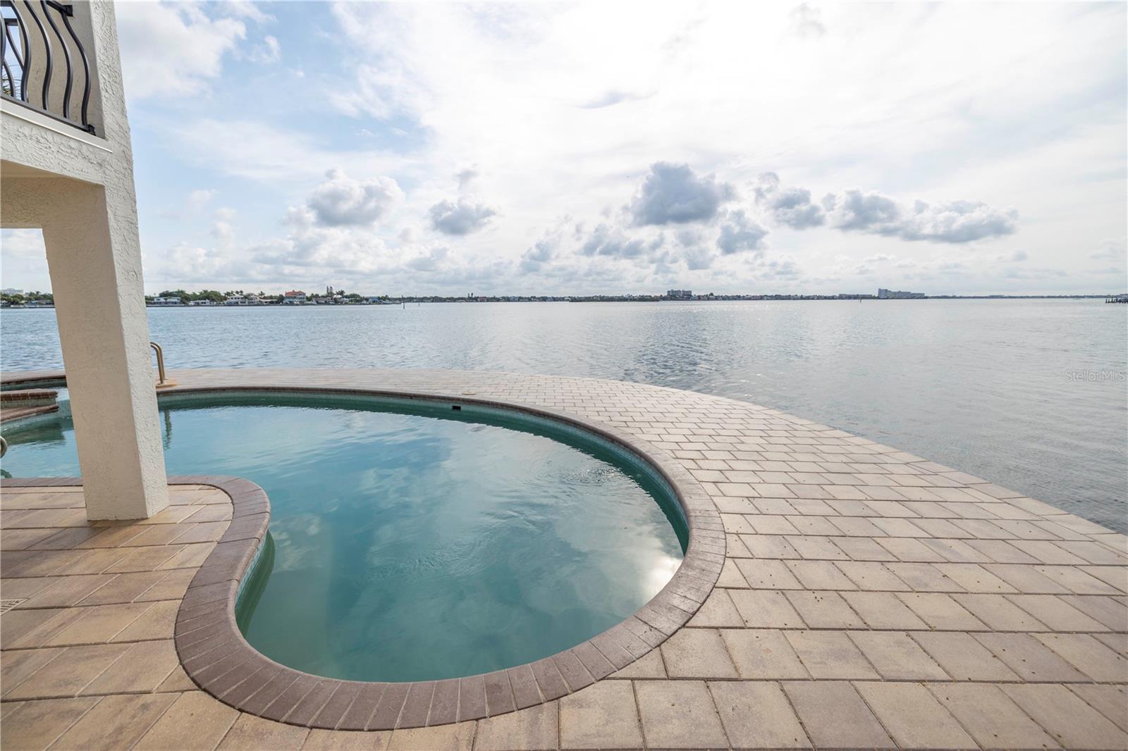 THREE PALMS POINT UNIT TEN - Residential