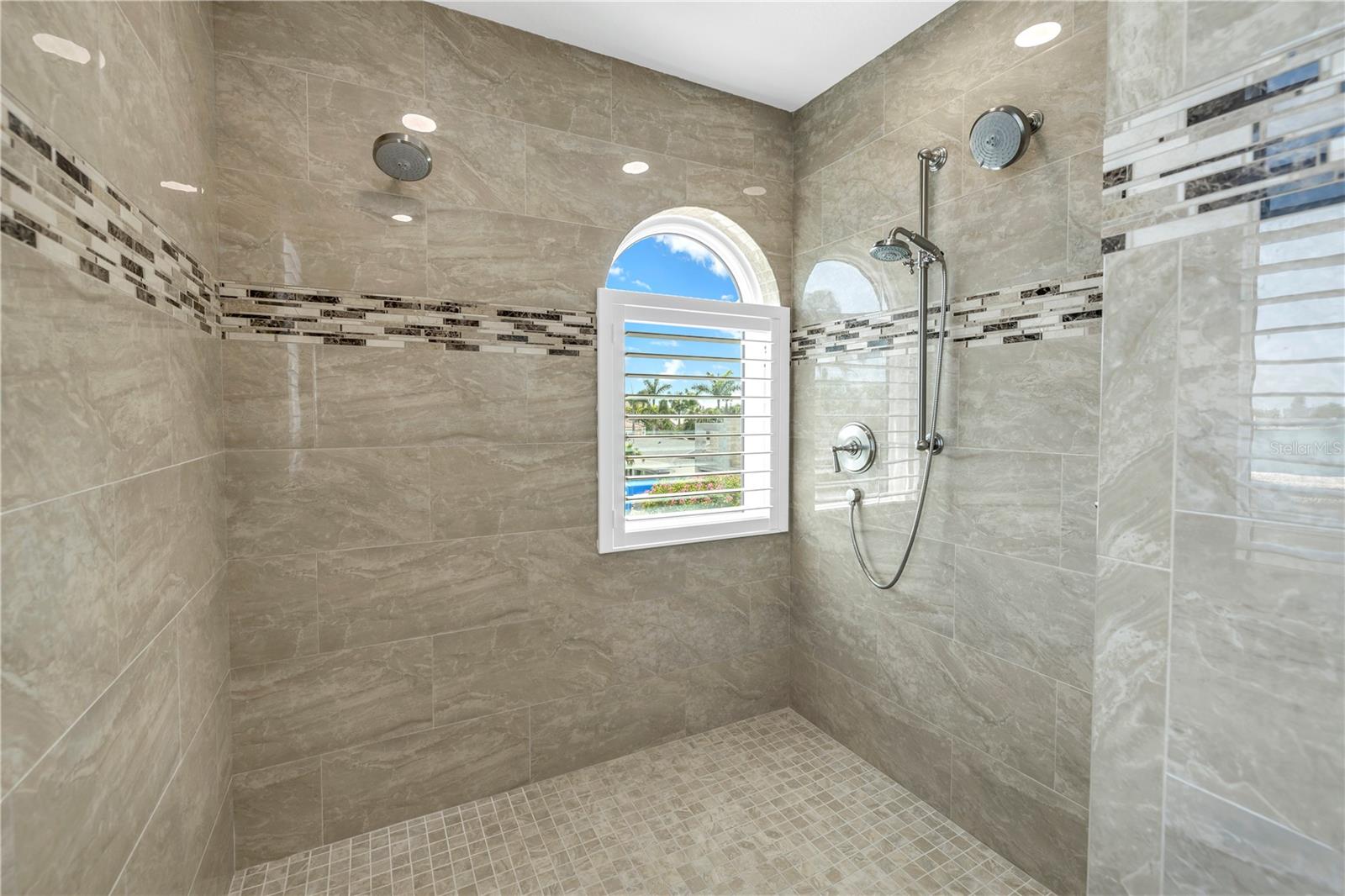 THREE PALMS POINT UNIT TEN - Residential