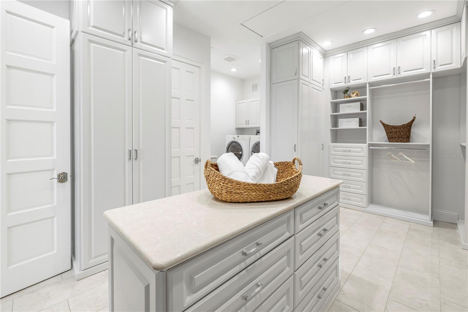 THREE PALMS POINT UNIT TEN - Residential