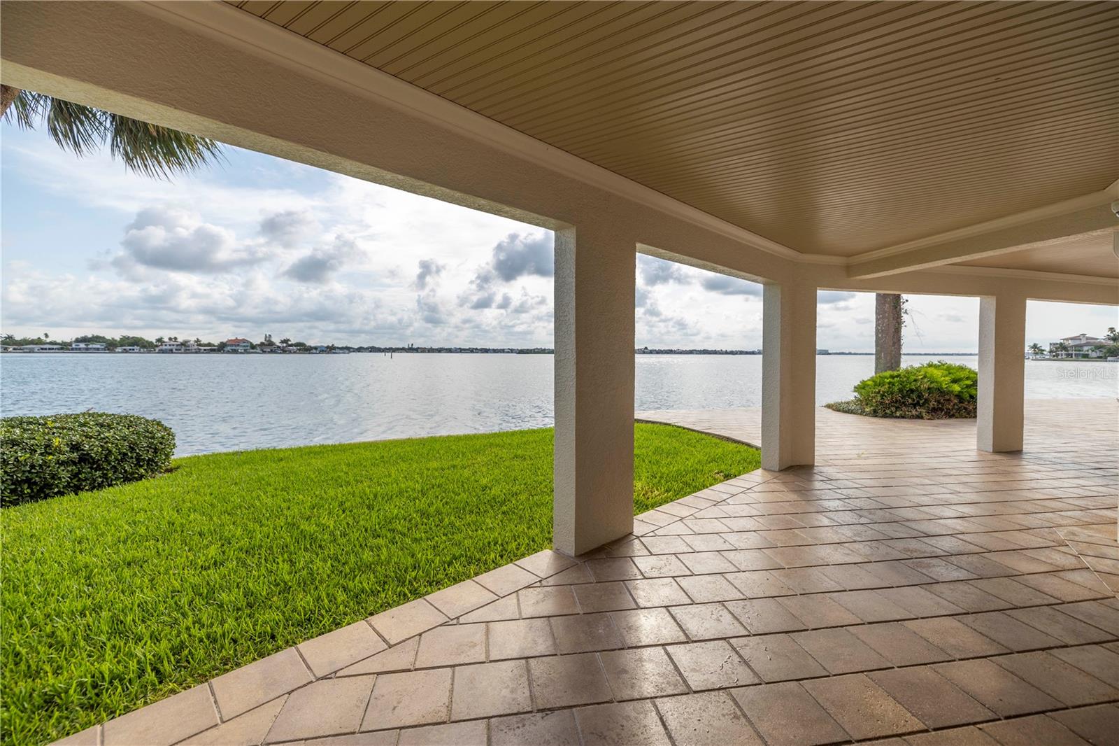 THREE PALMS POINT UNIT TEN - Residential