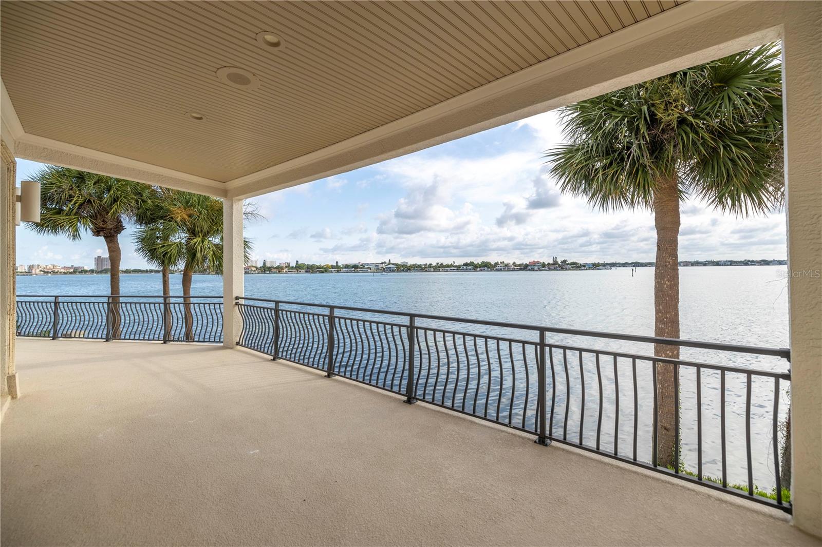 THREE PALMS POINT UNIT TEN - Residential