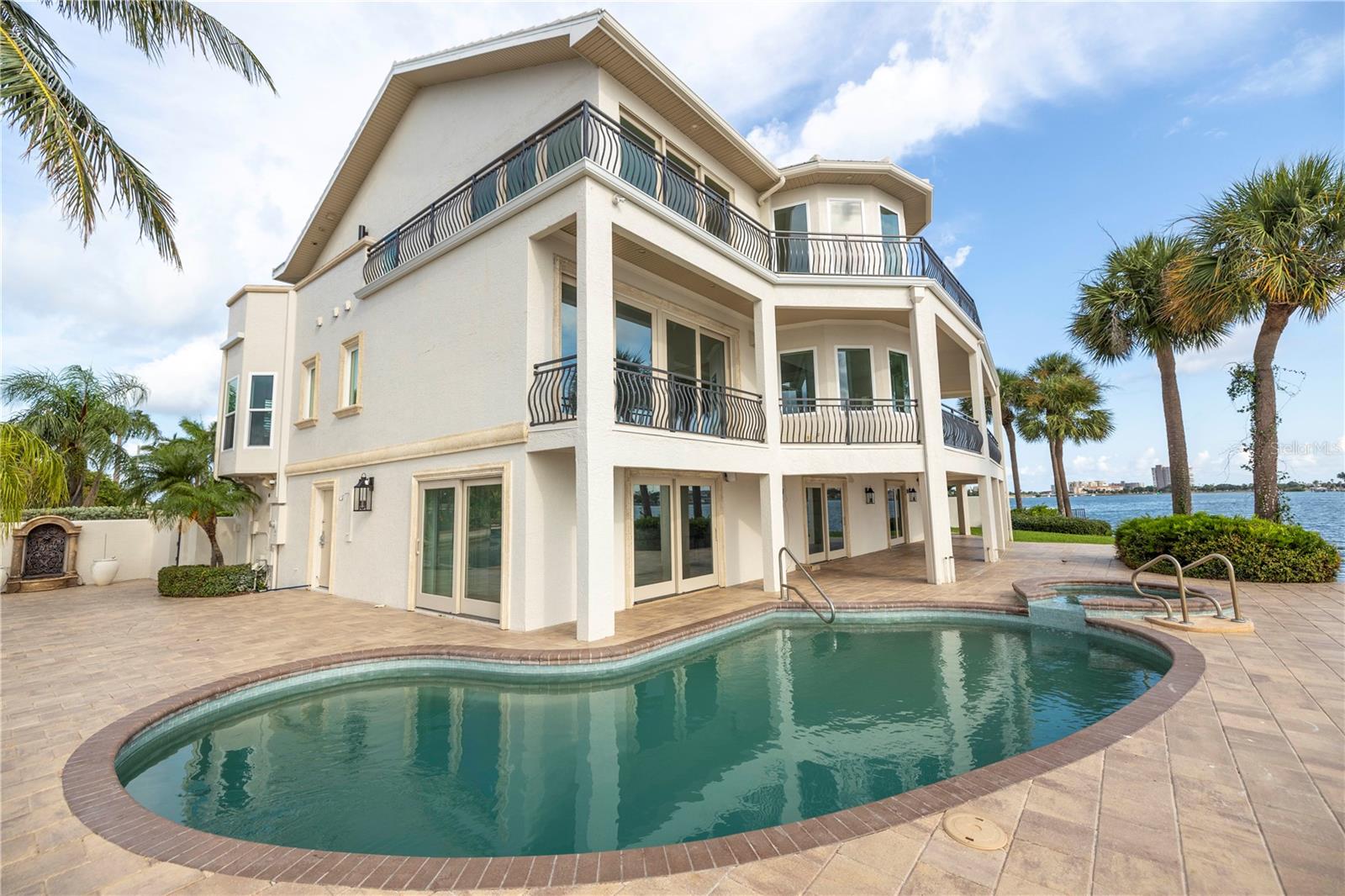 THREE PALMS POINT UNIT TEN - Residential