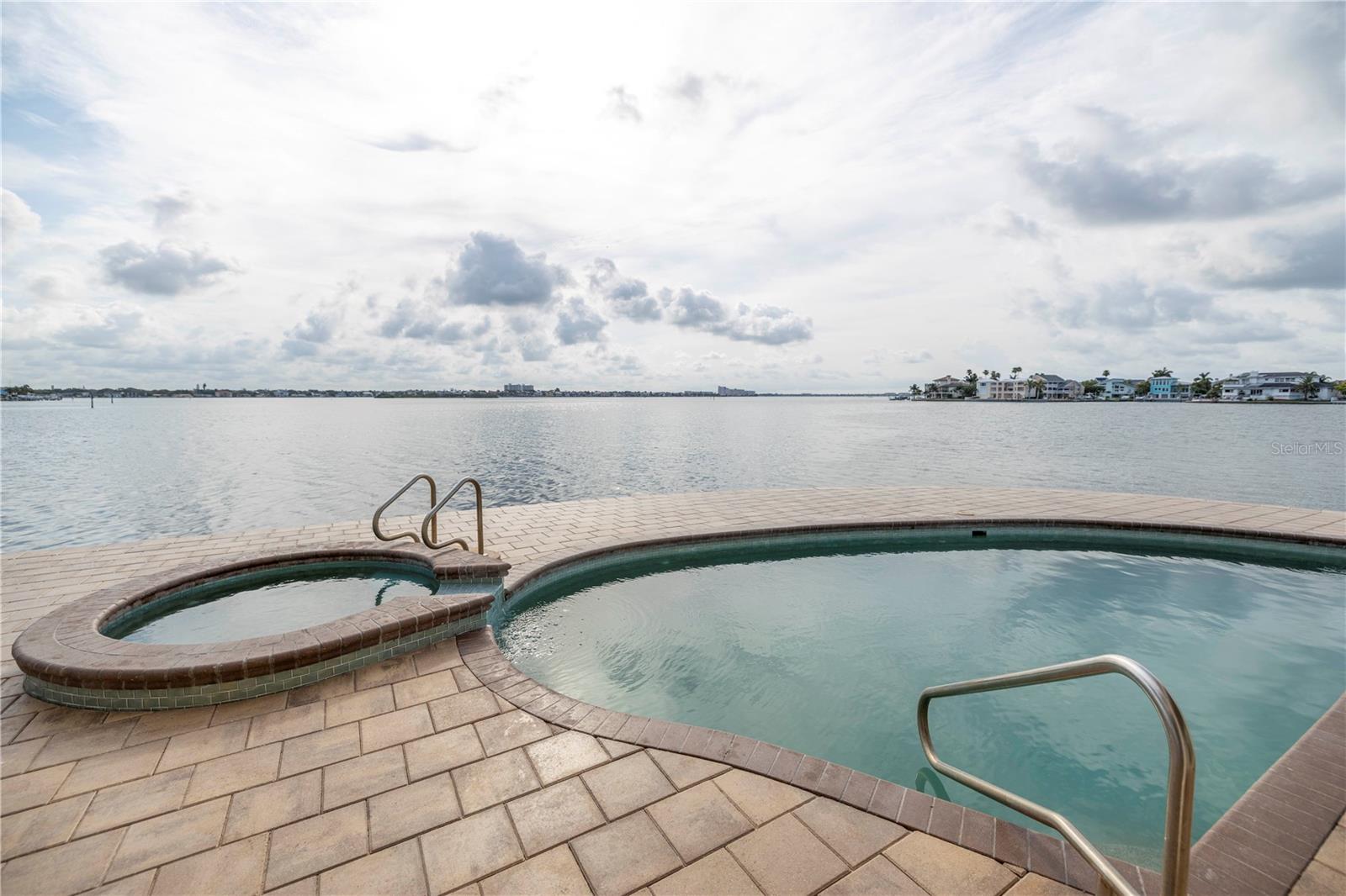 THREE PALMS POINT UNIT TEN - Residential