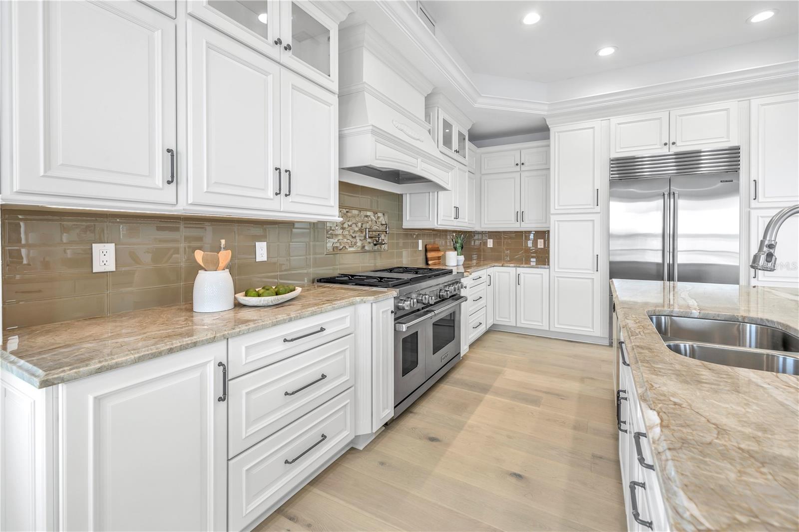 THREE PALMS POINT UNIT TEN - Residential