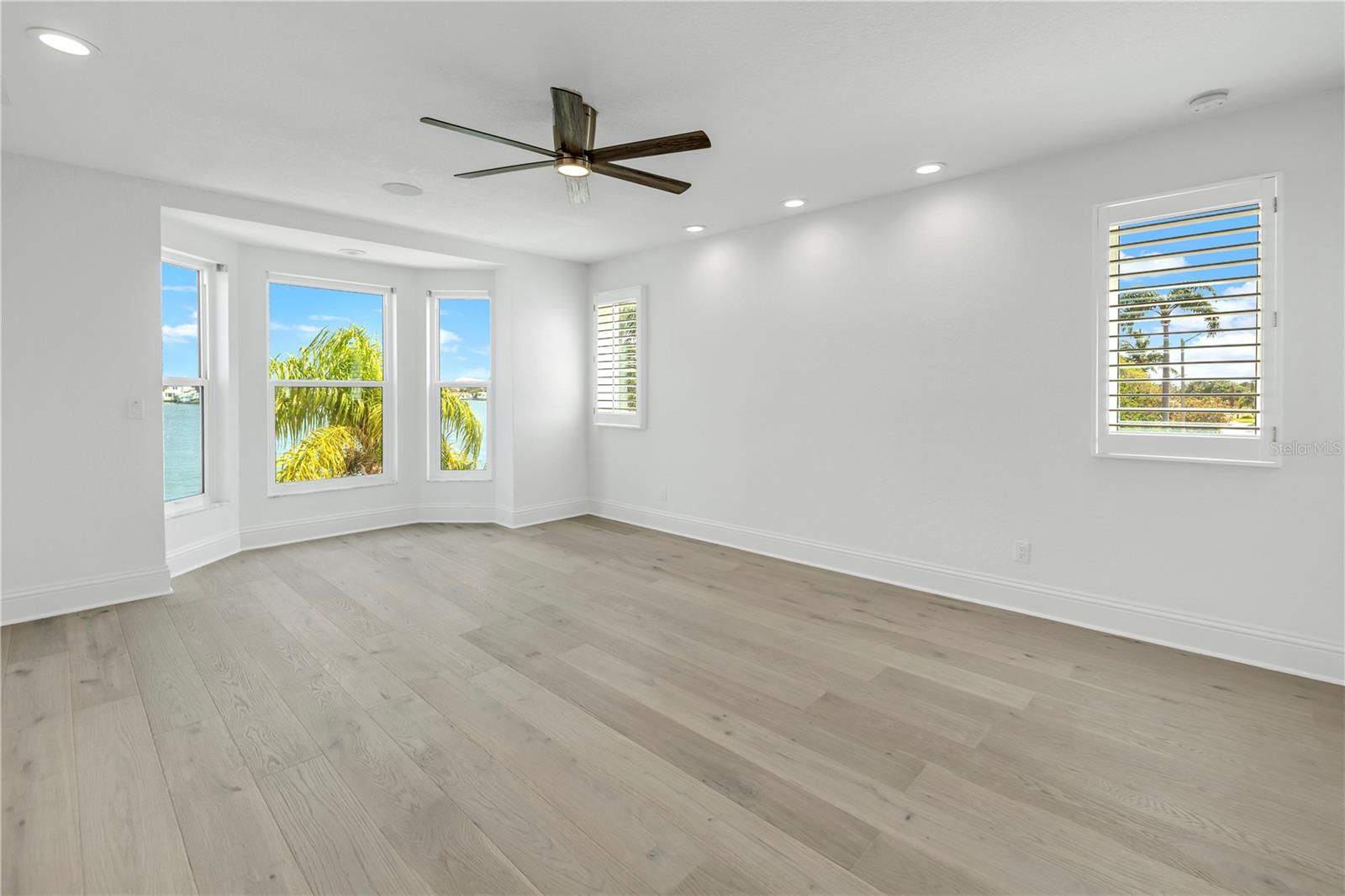 THREE PALMS POINT UNIT TEN - Residential