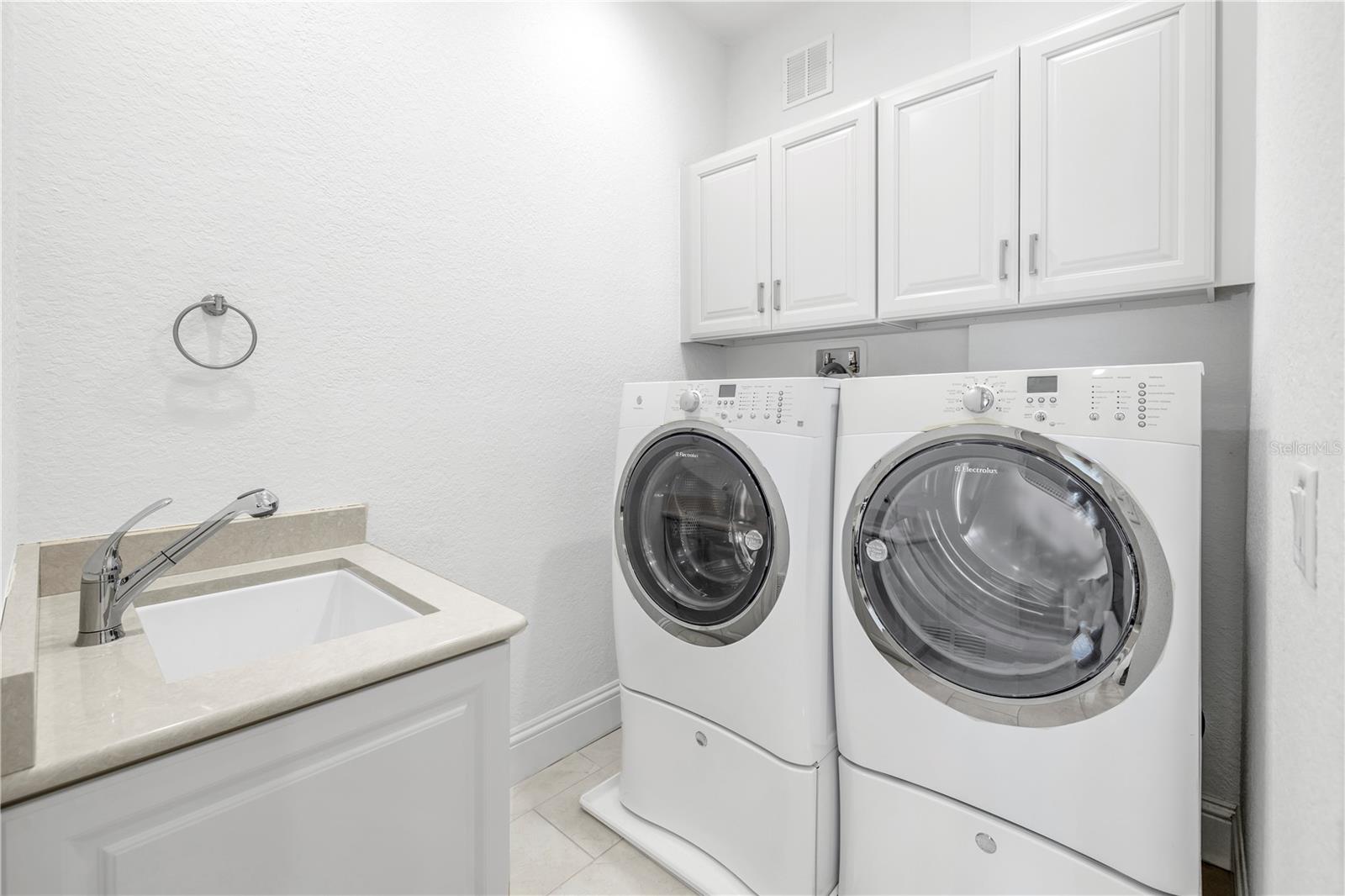 THREE PALMS POINT UNIT TEN - Residential