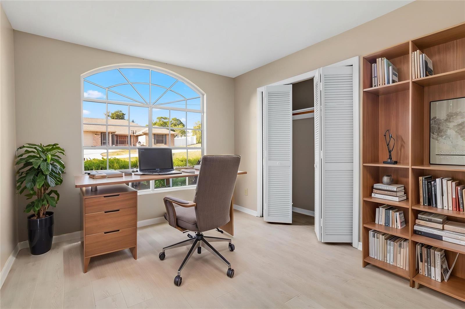DELTONA LAKES UNIT 08 - Residential