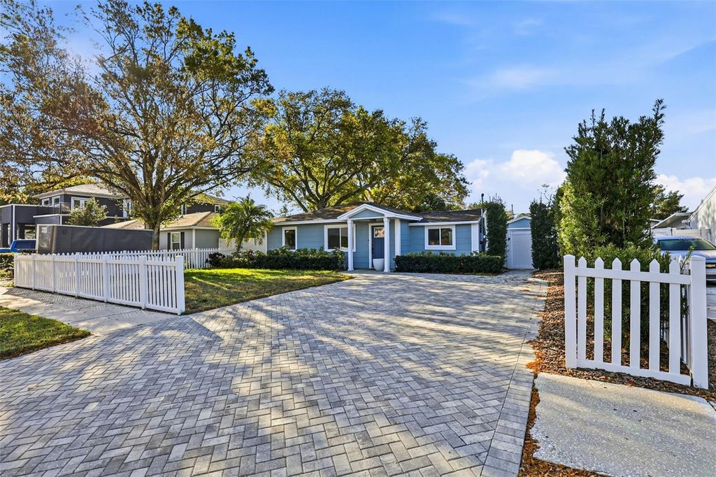 Photo of 4410 W Euclid Avenue, Tampa, FL 33629 (MLS # TB8486609)