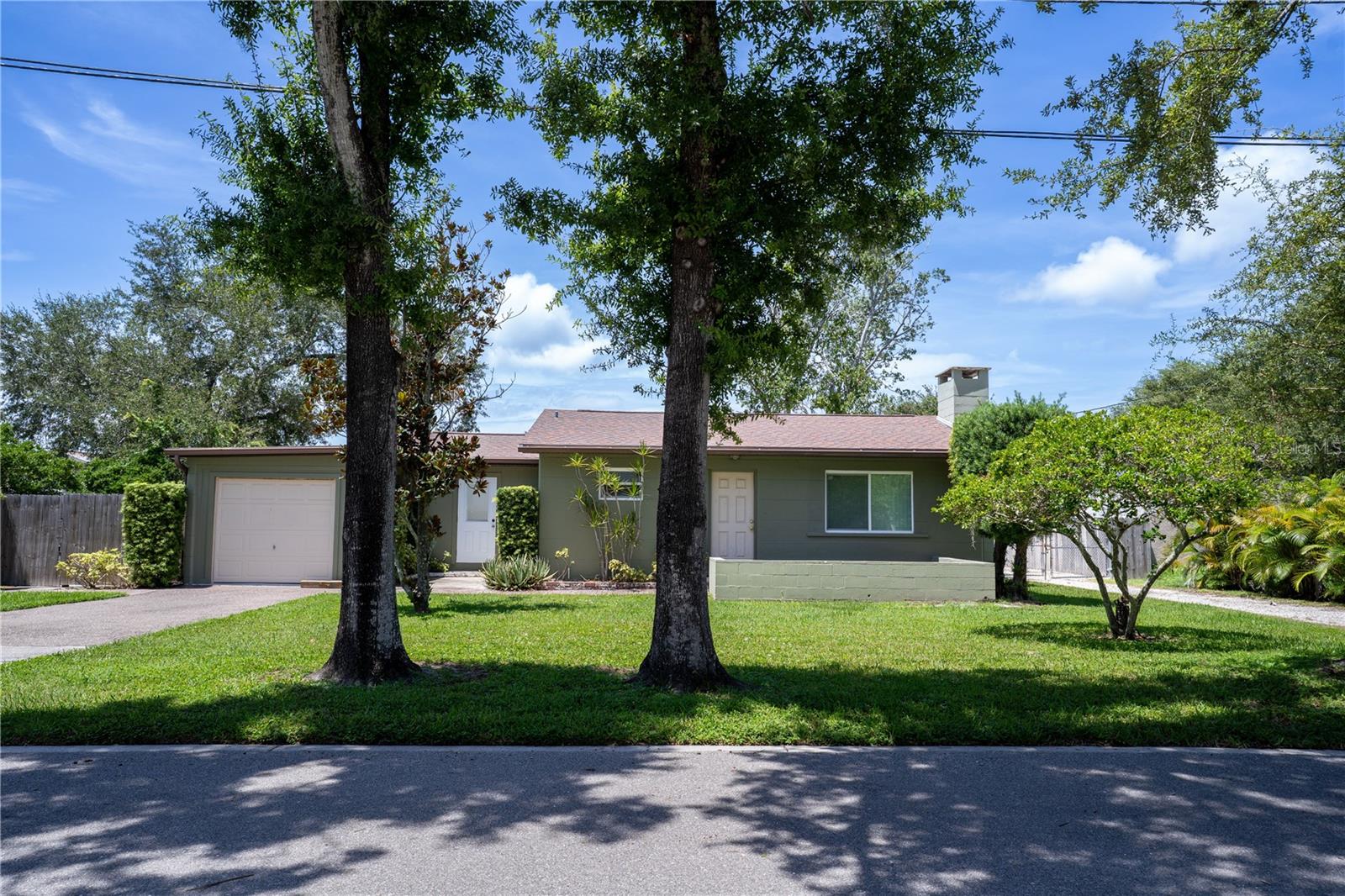 883 SOUTH WIND LANE