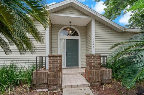 A home in PLANT CITY