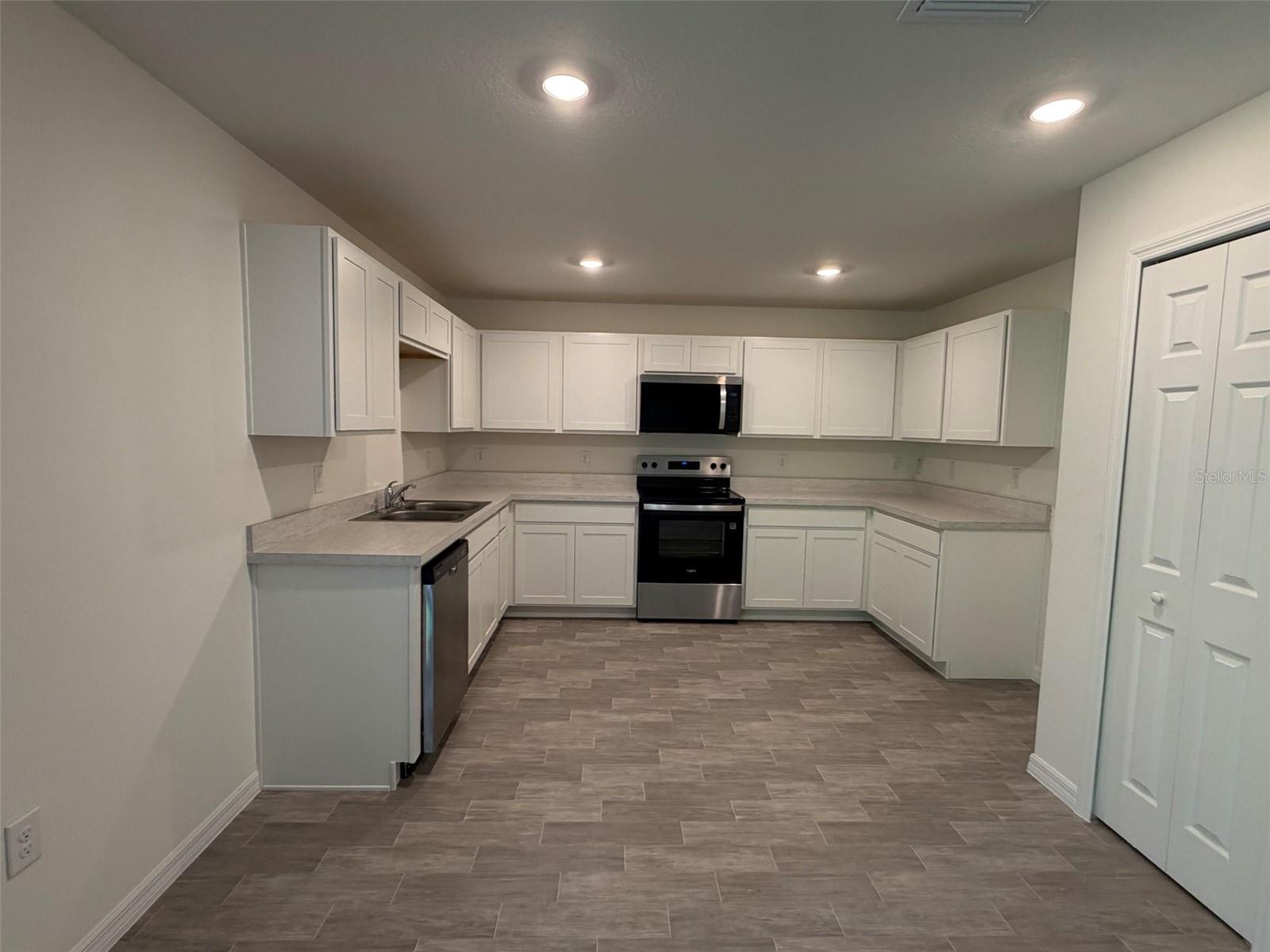 880 HUDSON VALLEY DRIVE