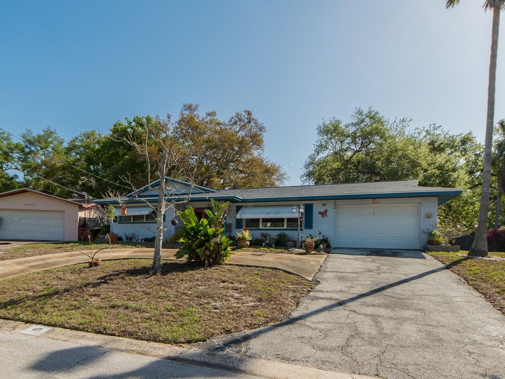 Photo of 471 Sierra Circle E, Largo, FL 33770 (MLS # TB8486113)