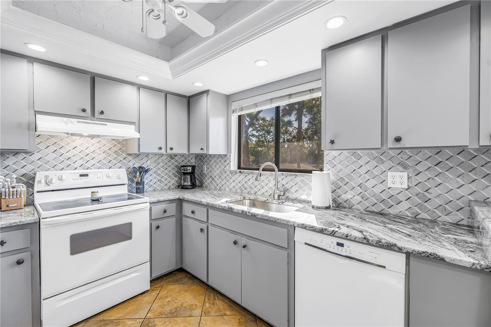 VALENCIA GARDEN - Residential