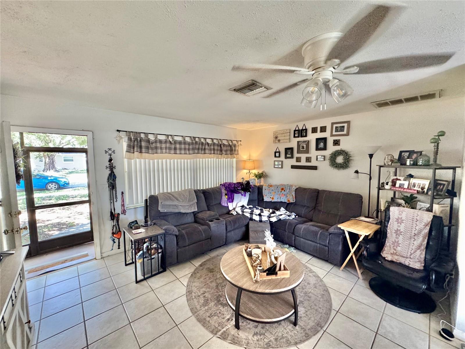 1406 PINEAPPLE LANE