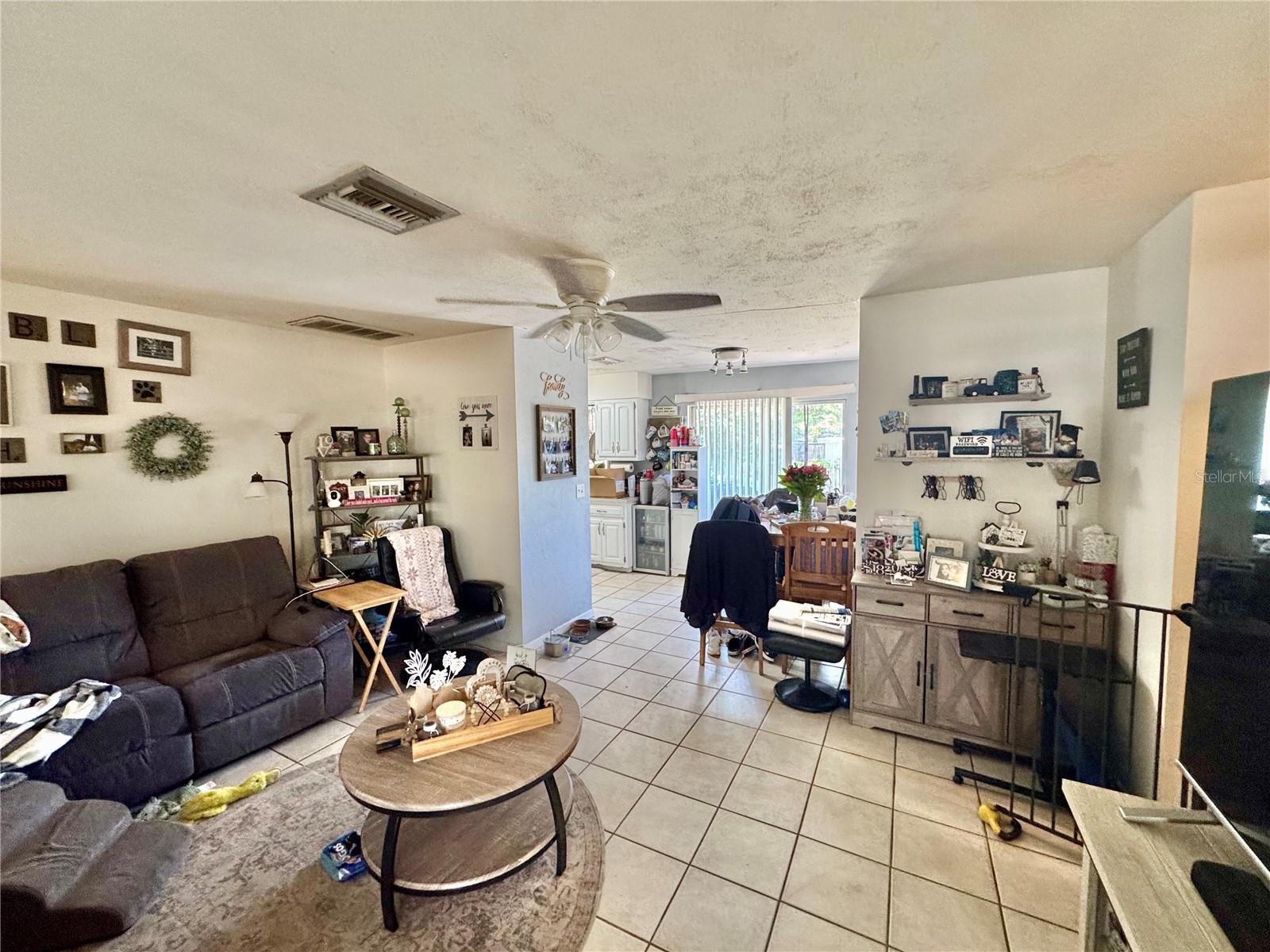 1406 PINEAPPLE LANE