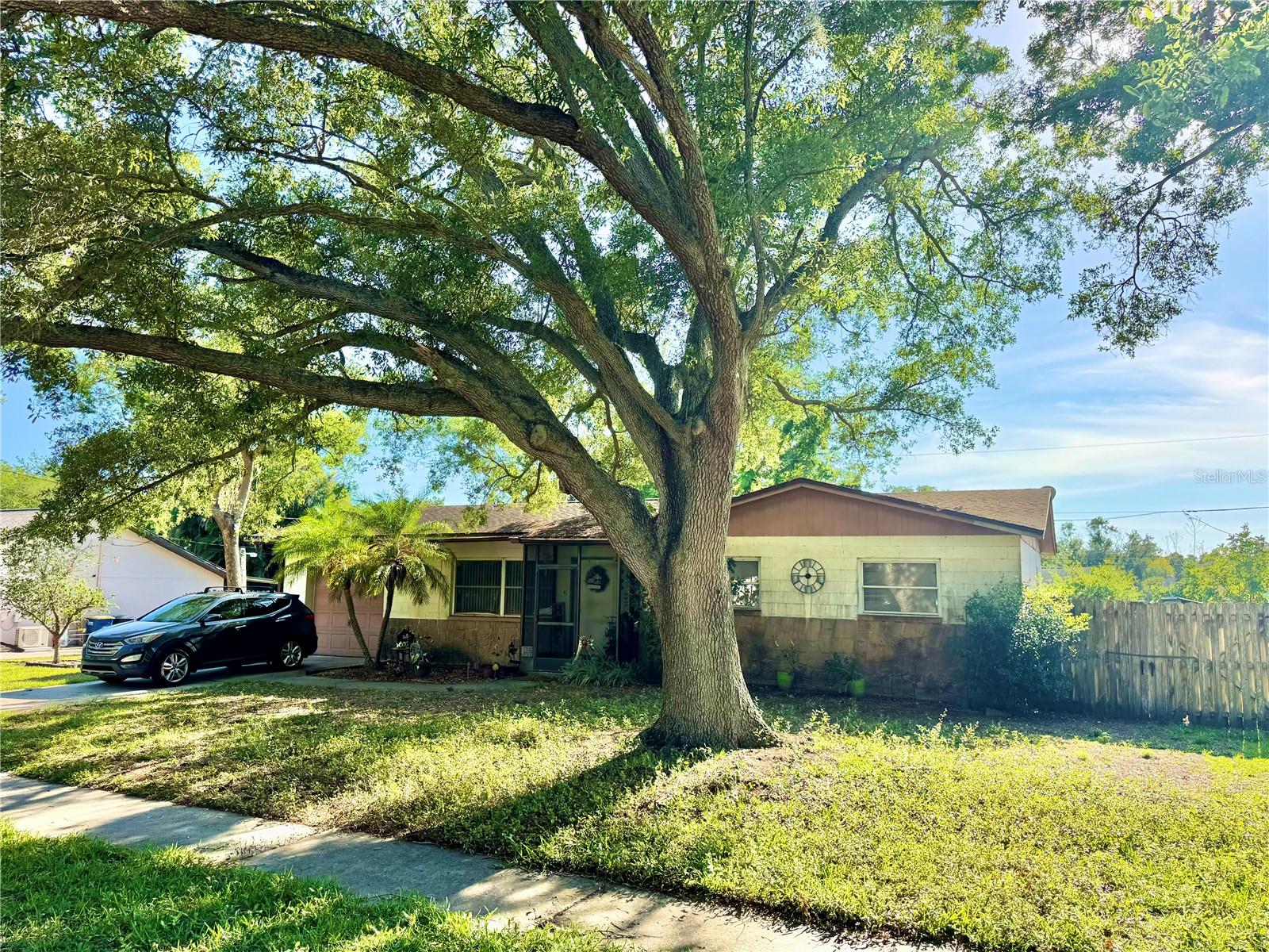 1406 PINEAPPLE LANE