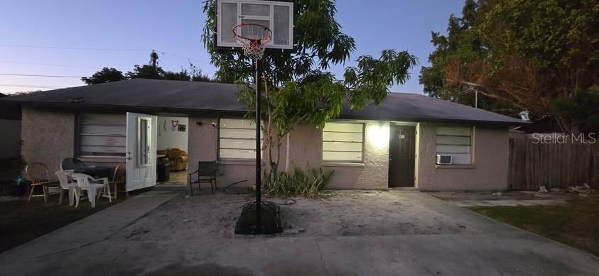 CAYMAN PARK - Residential Income