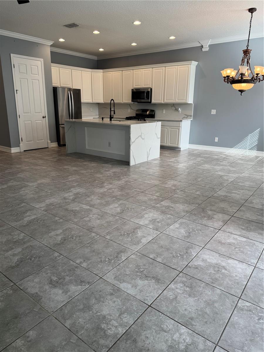 984 MAYPOLE DRIVE