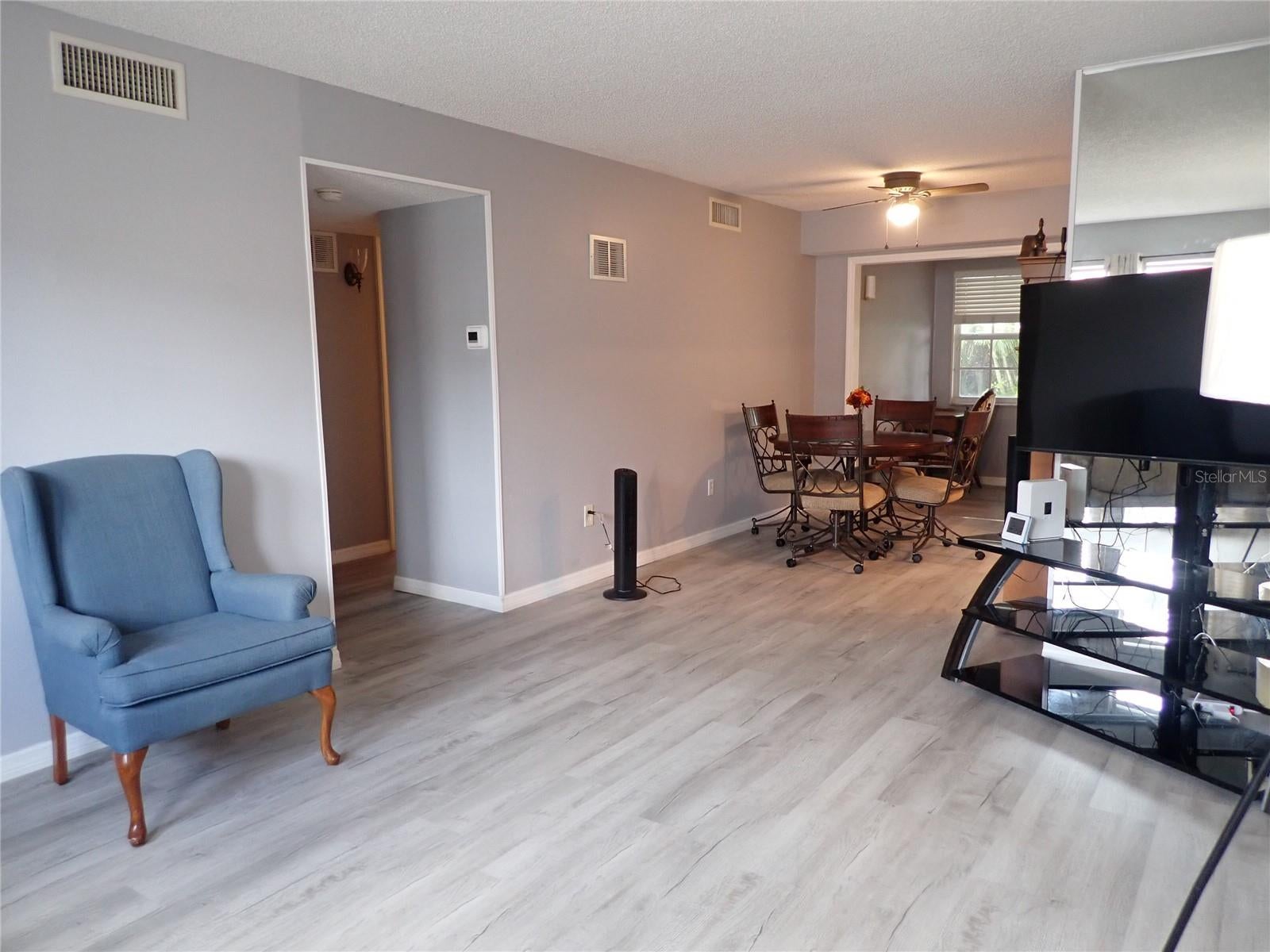 4158 TAMIAMI TRAIL J5