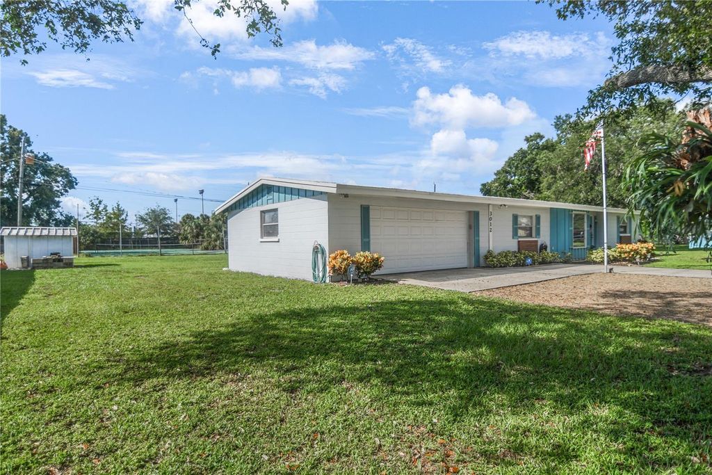 Photo of 3012 52nd Avenue Drive W, Bradenton, FL 34207 (MLS # A4665078)