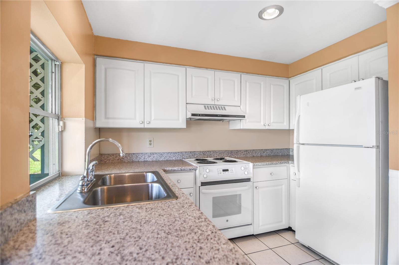 CEDAR MANOR - Residential