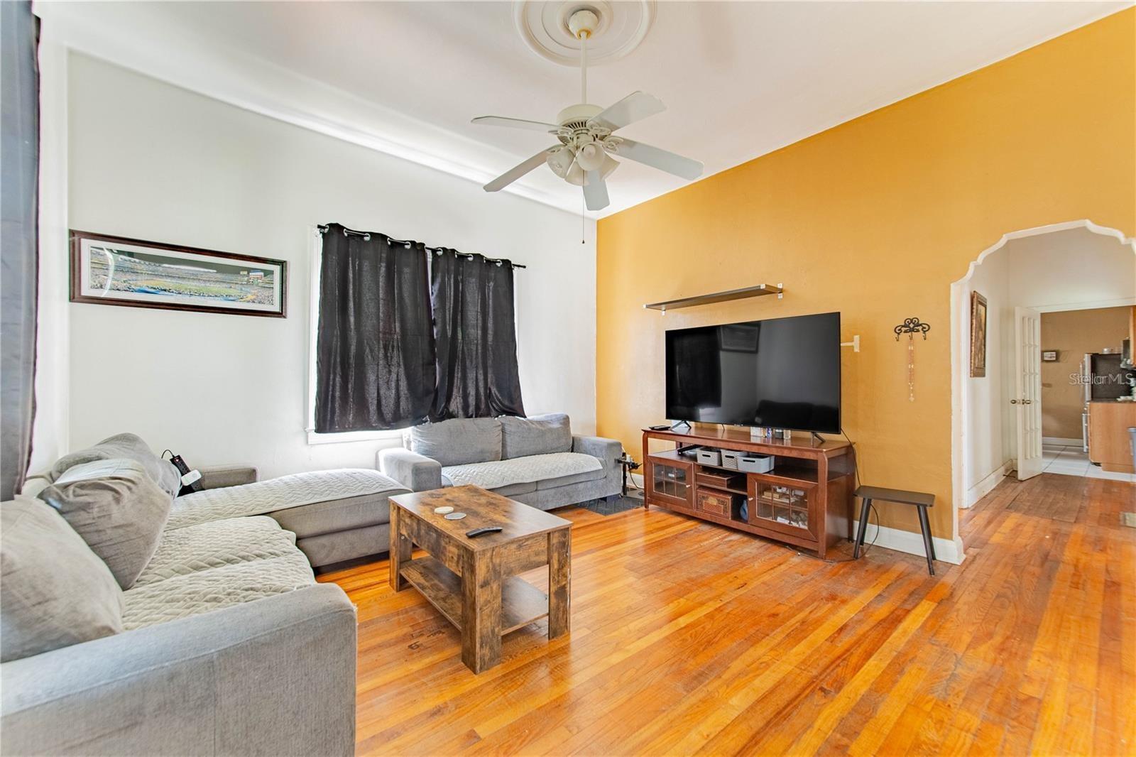 Spacious 3BR/2BA near Raymond James—ideal for travel nurses, remote workers, and mid-term stays! Just minutes from Downtown, SOHO, Midtown, Ybor, TGH, St. Joe’s & Steinbrenner Field. Features include designated workspaces, smart TVs, spacious kitchen, in-unit washer/dryer, pet-friendly, self check-in & free parking. Close to Tampa Airport, Armature Works, Water Street & the beaches. Comfort + convenience in the heart of Tampa! FULLY FURNISHED, UTILITIES INCLUDED, LAWN CARE INCLUDED.