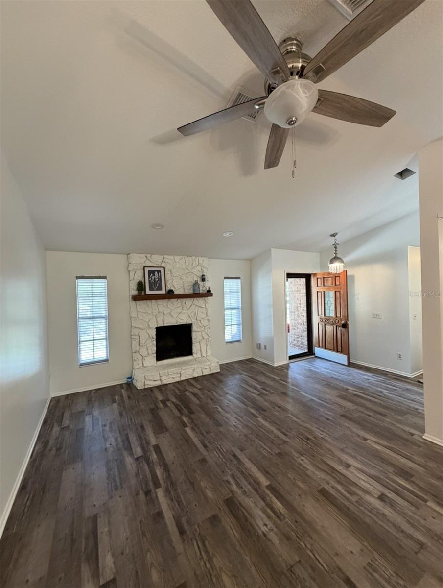 VALENCIA WOODS - Residential