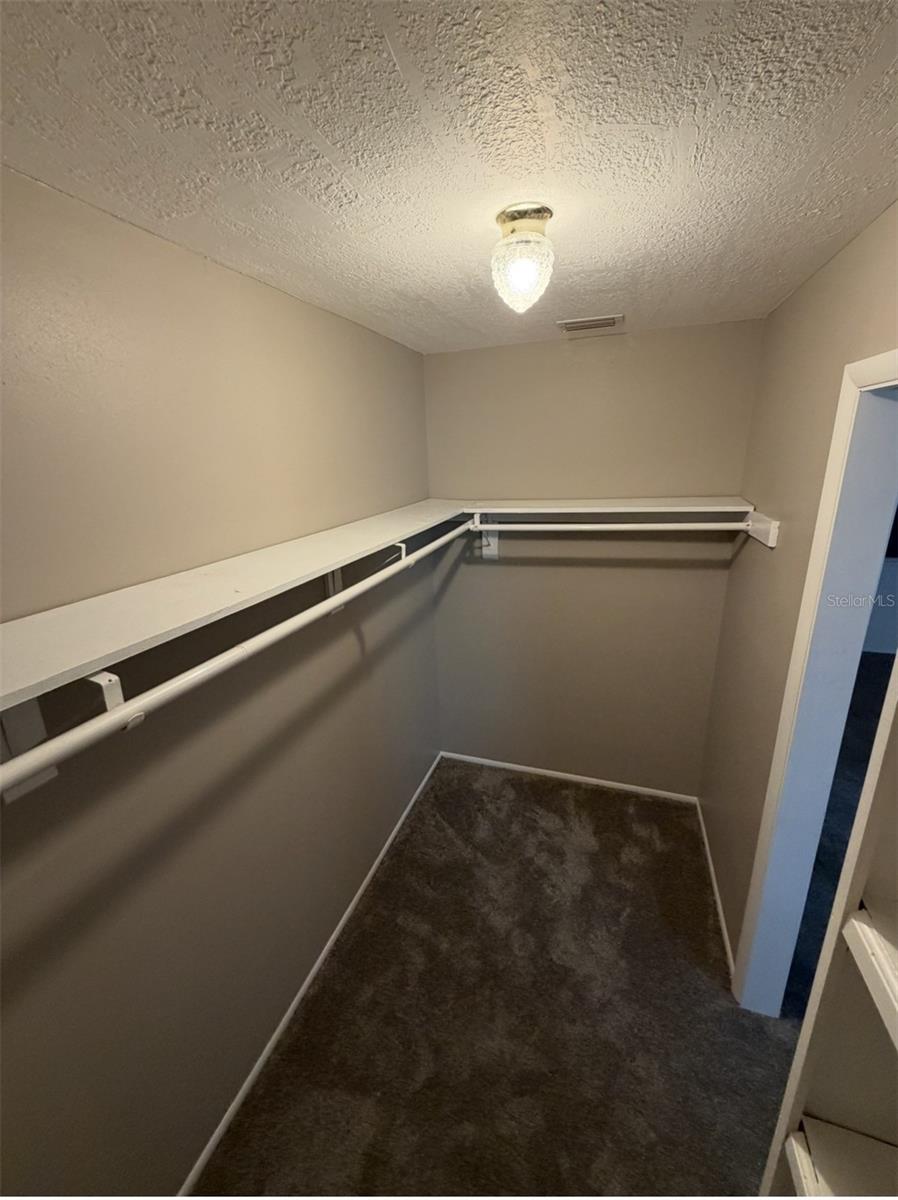 VALENCIA WOODS - Residential