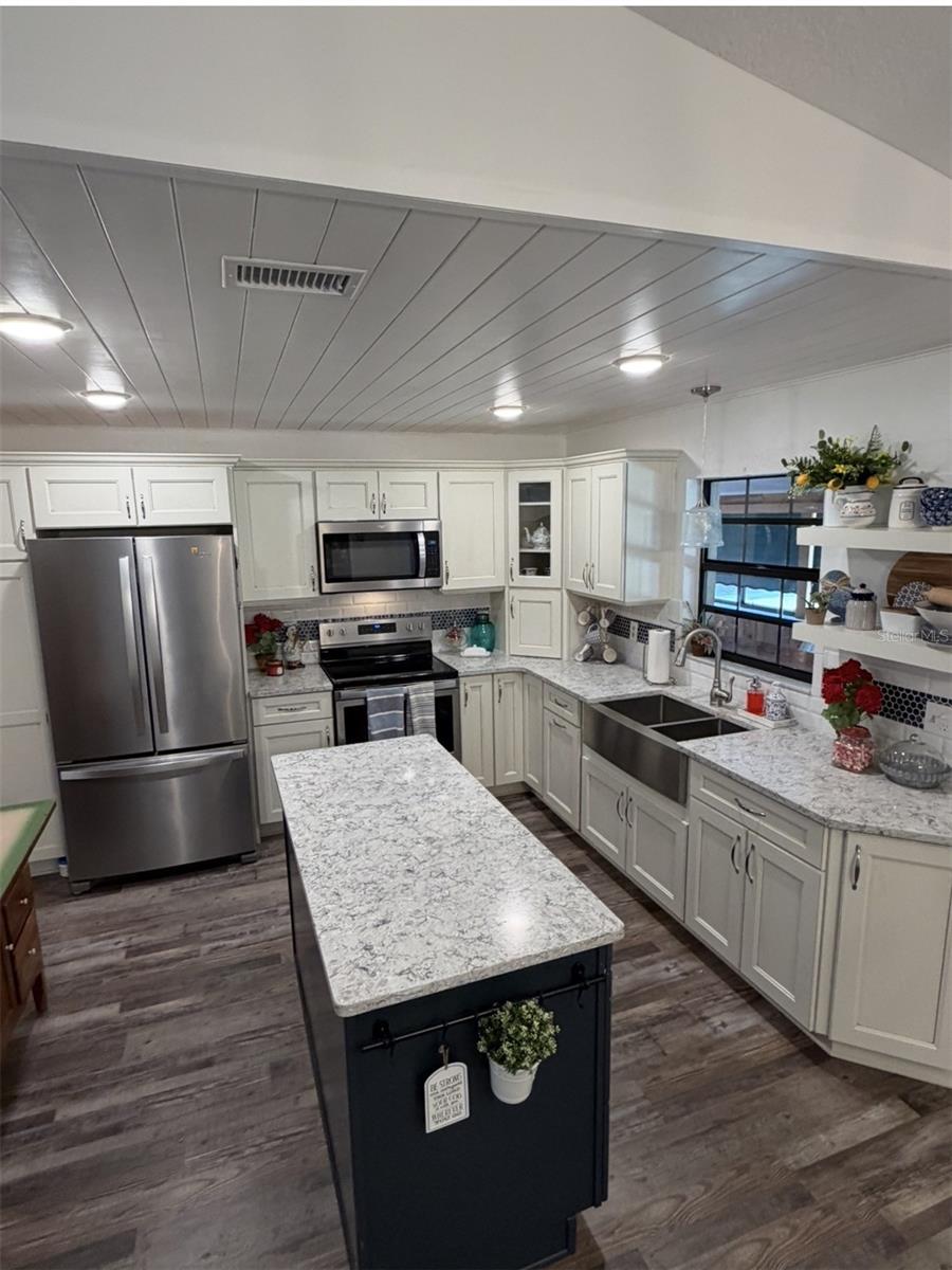 VALENCIA WOODS - Residential