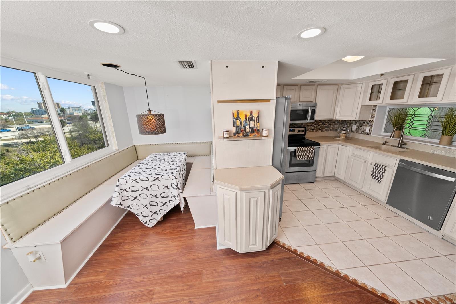 4YQ | ONE LAUREL PLACE A CONDOMINIUM - Residential