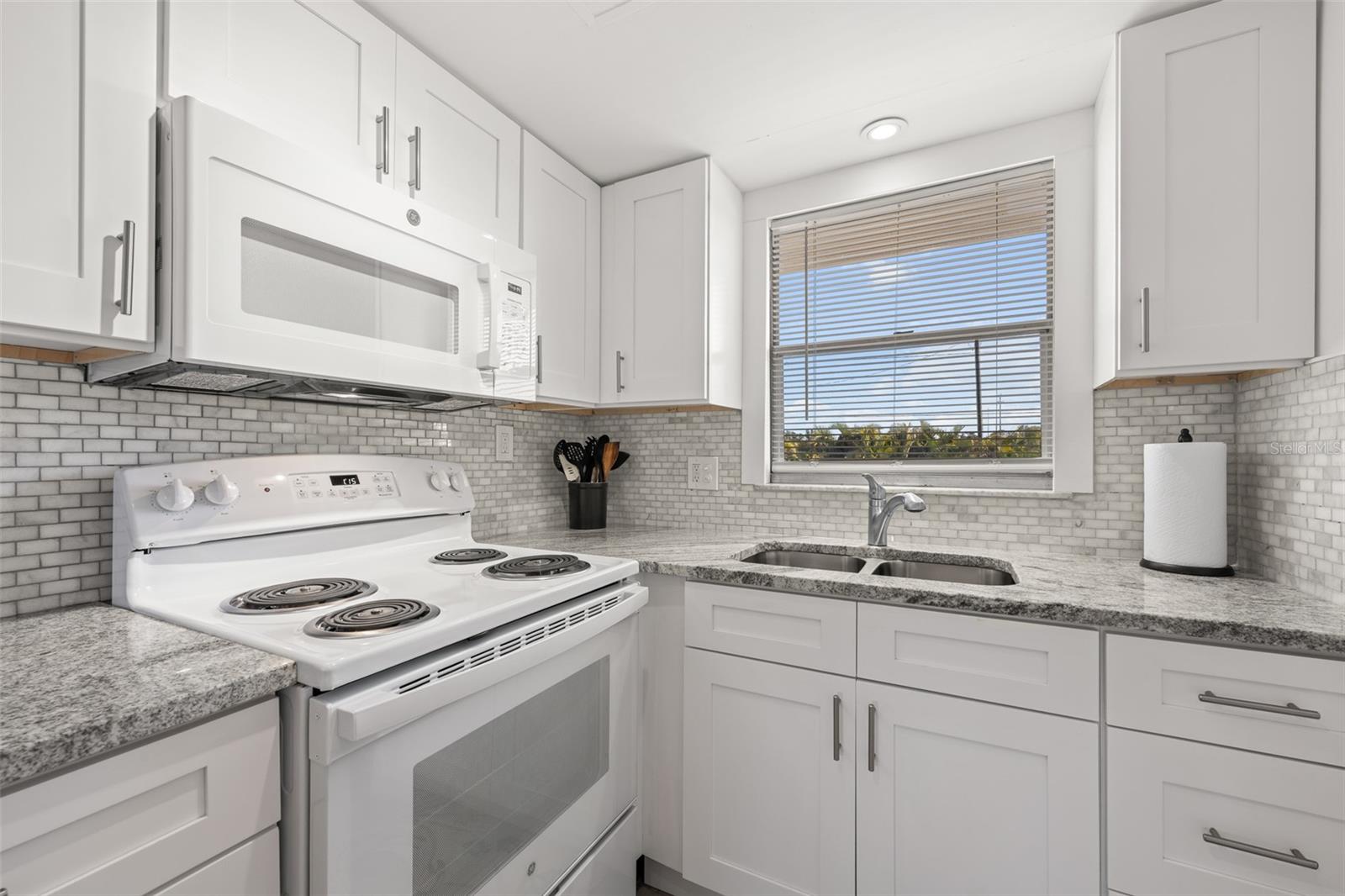 KINGS MOORINGS CONDO THE - Residential