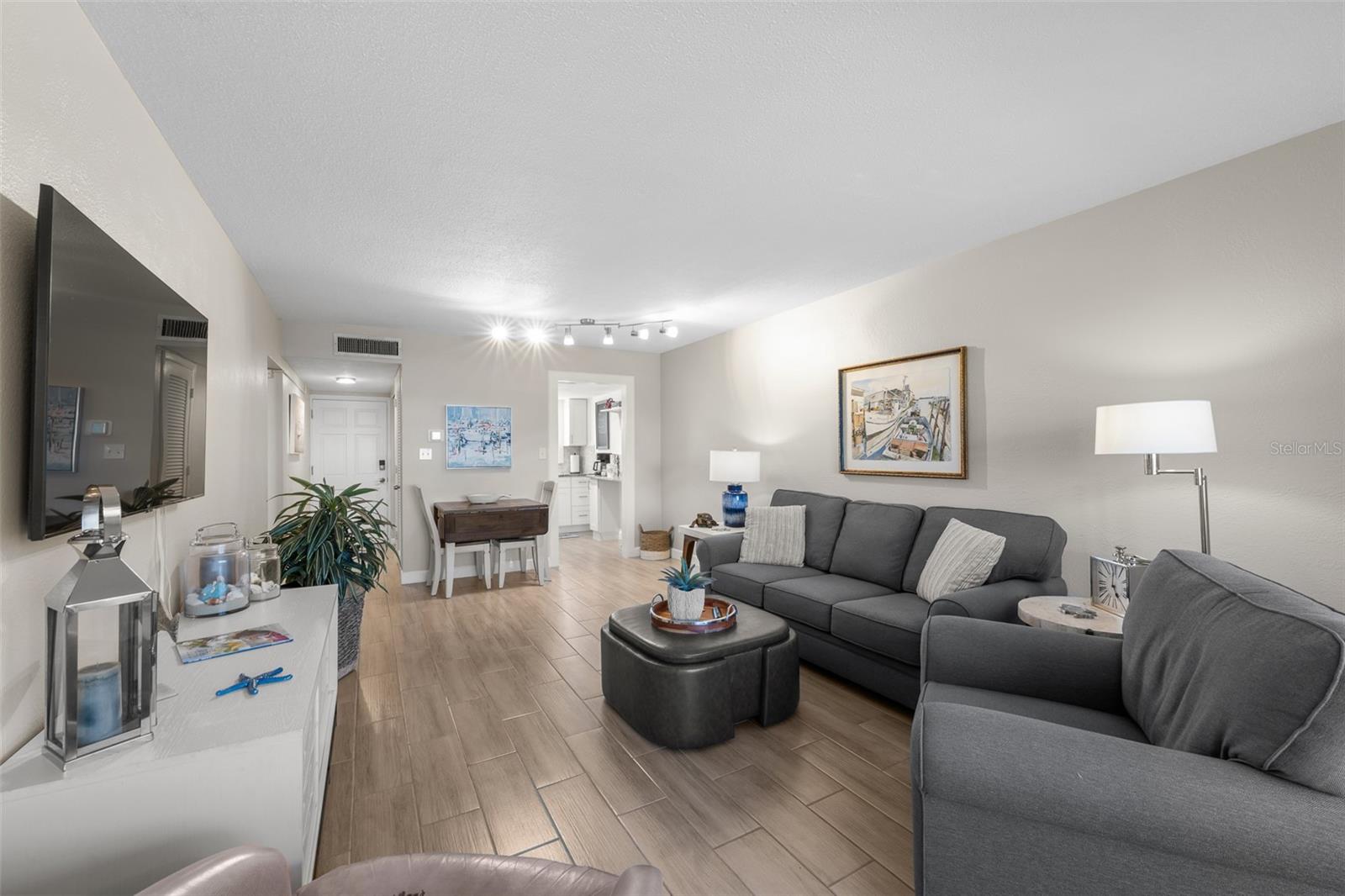 KINGS MOORINGS CONDO THE - Residential