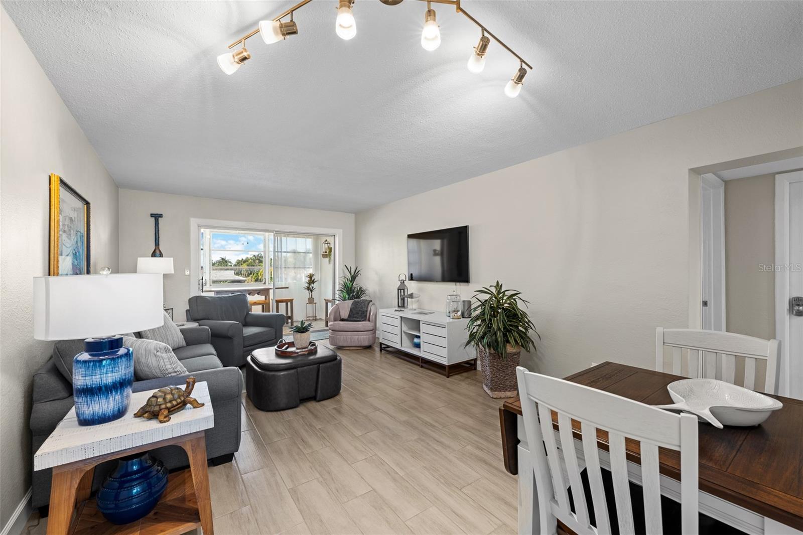 KINGS MOORINGS CONDO THE - Residential