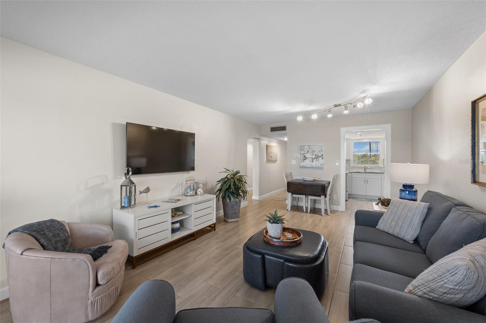 KINGS MOORINGS CONDO THE - Residential