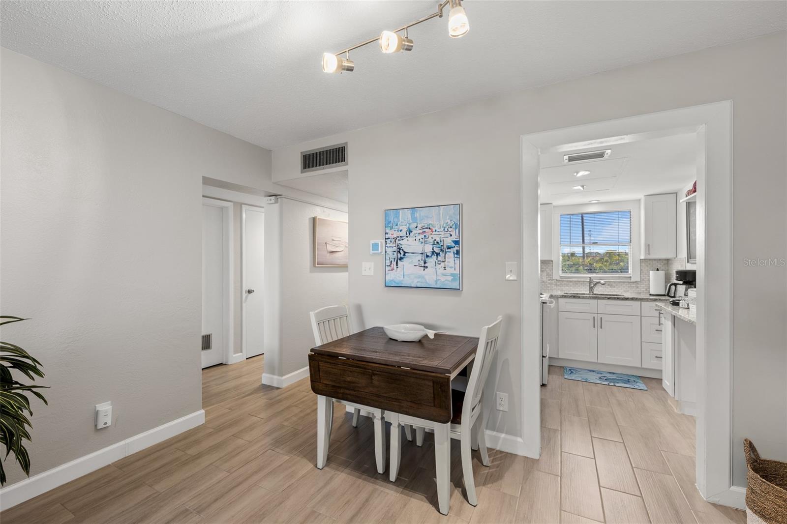 KINGS MOORINGS CONDO THE - Residential