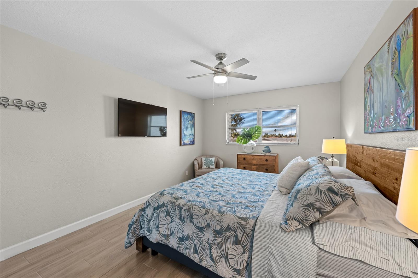 KINGS MOORINGS CONDO THE - Residential