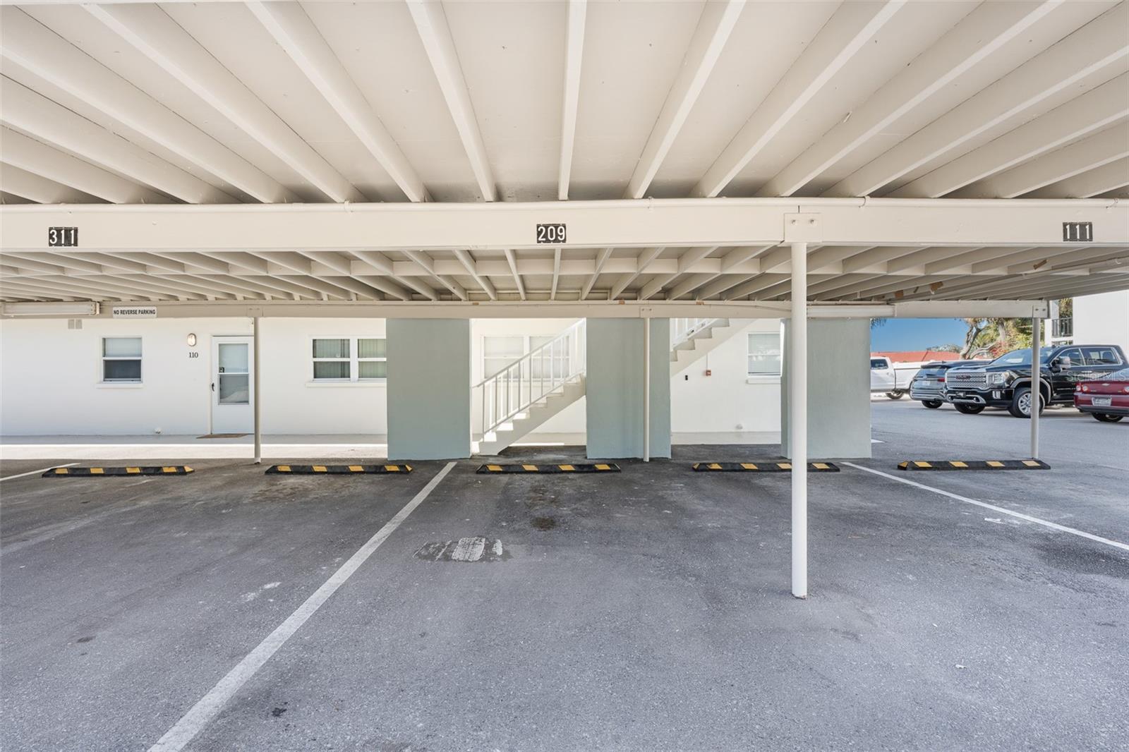 KINGS MOORINGS CONDO THE - Residential