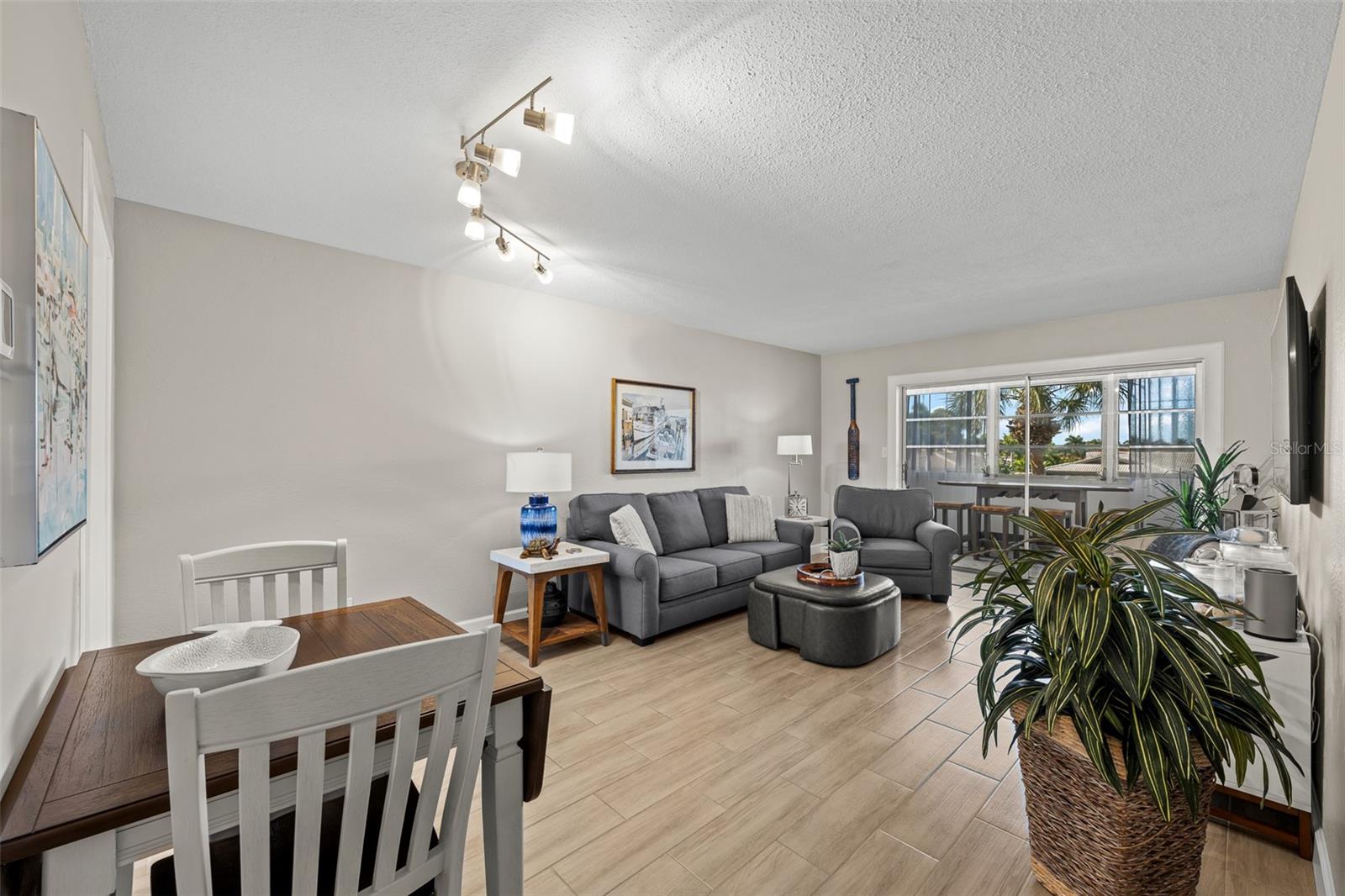 KINGS MOORINGS CONDO THE - Residential