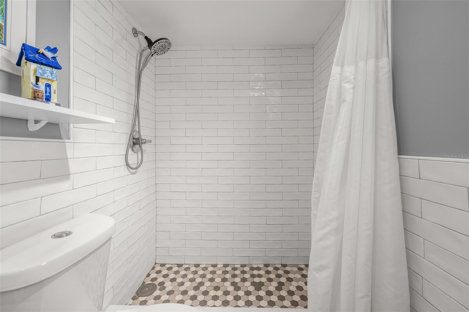 KINGS MOORINGS CONDO THE - Residential