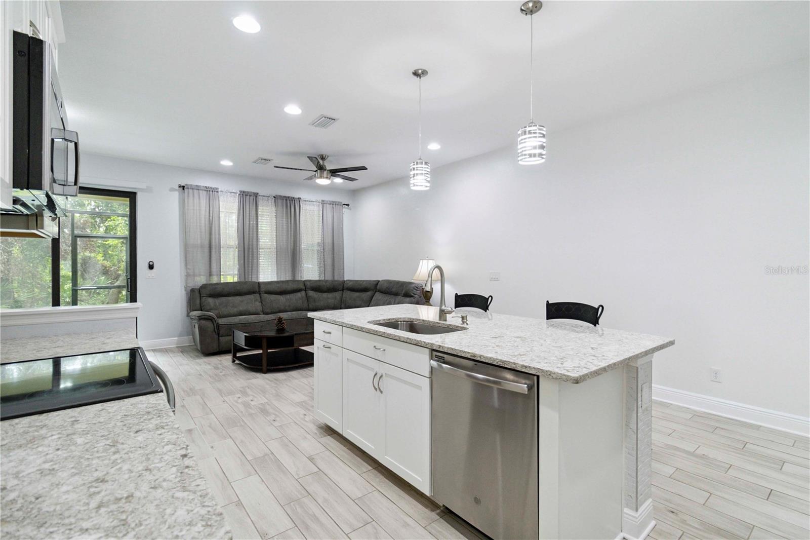 CREEKWOOD TWNHMS - Residential Lease