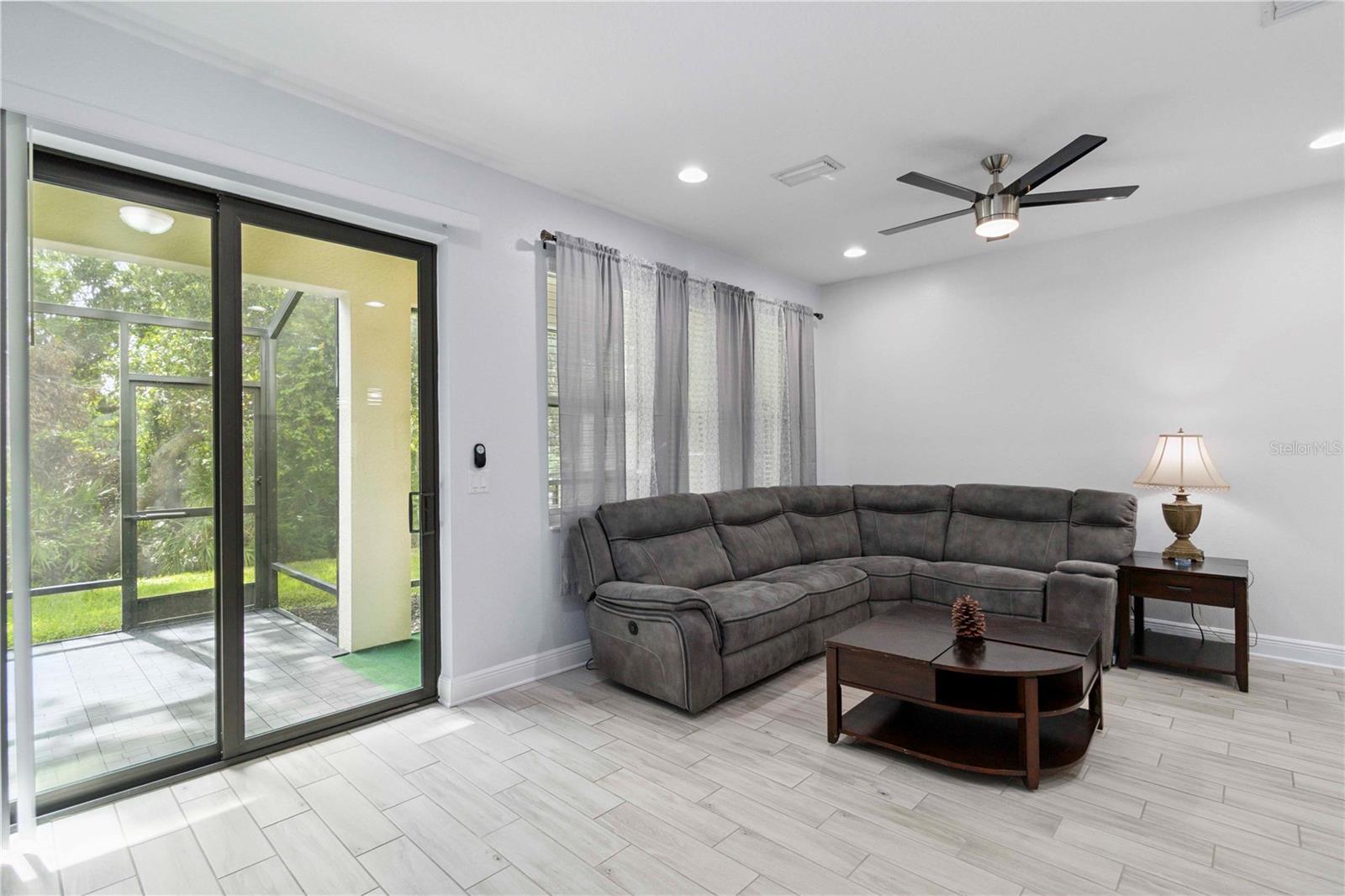 CREEKWOOD TWNHMS - Residential Lease