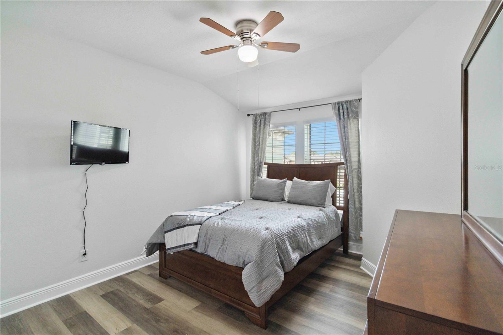 CREEKWOOD TWNHMS - Residential Lease