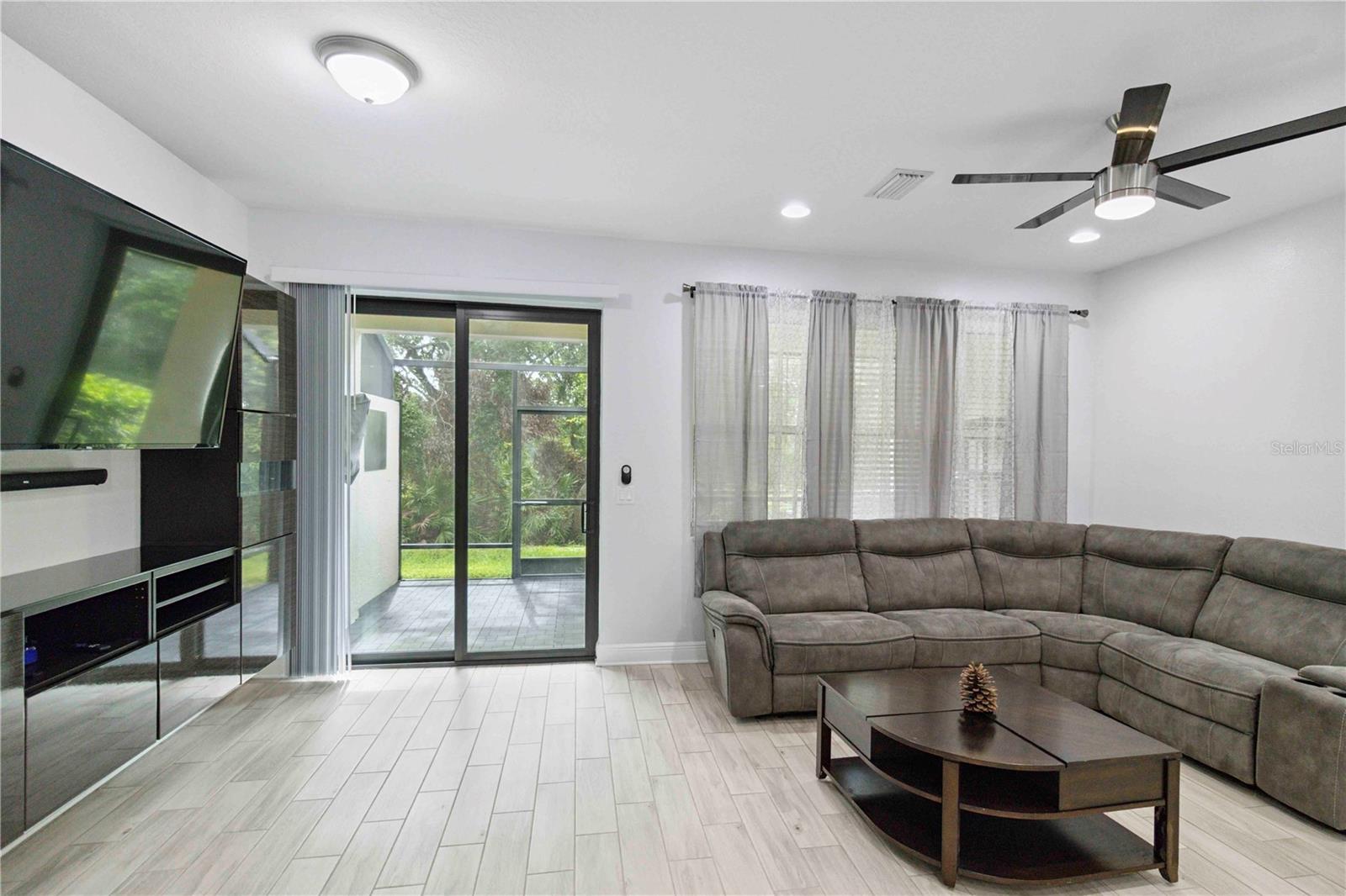 CREEKWOOD TWNHMS - Residential Lease